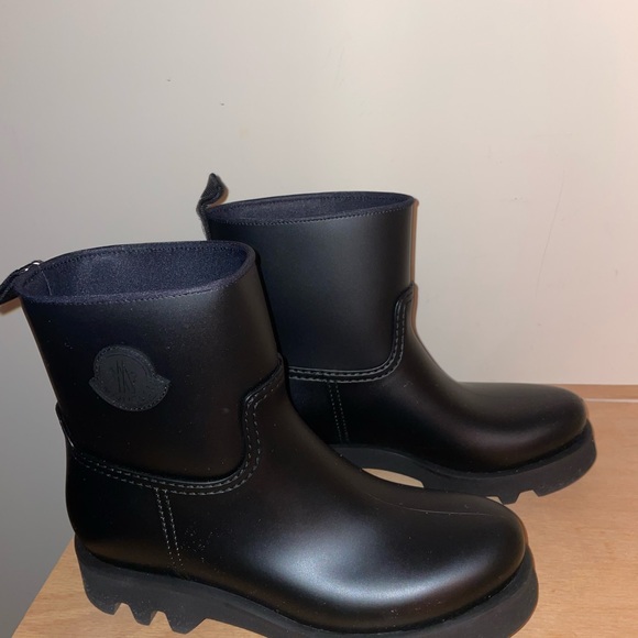 Womens authentic moncler rain boots NWT box receipt& both dust bags - Picture 4 of 10